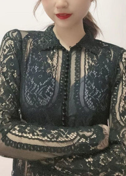 Well Tailored Top with a Graceful Silhouette