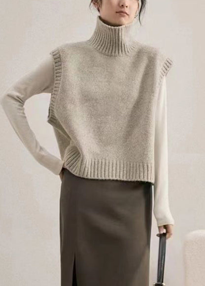 Well Tailored Coat with a Graceful Silhouette