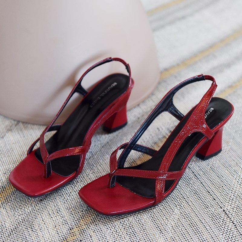 Graceful Orthopedic Sandals for Modern Look