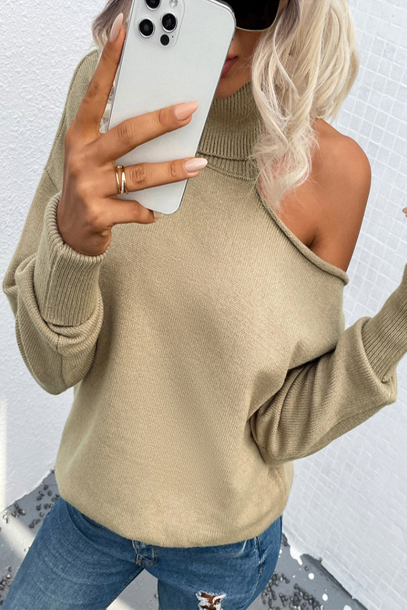 Well Tailored Sweater with a Graceful Silhouette