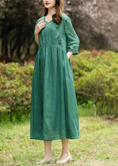 Well Tailored Dress with a Graceful Silhouette