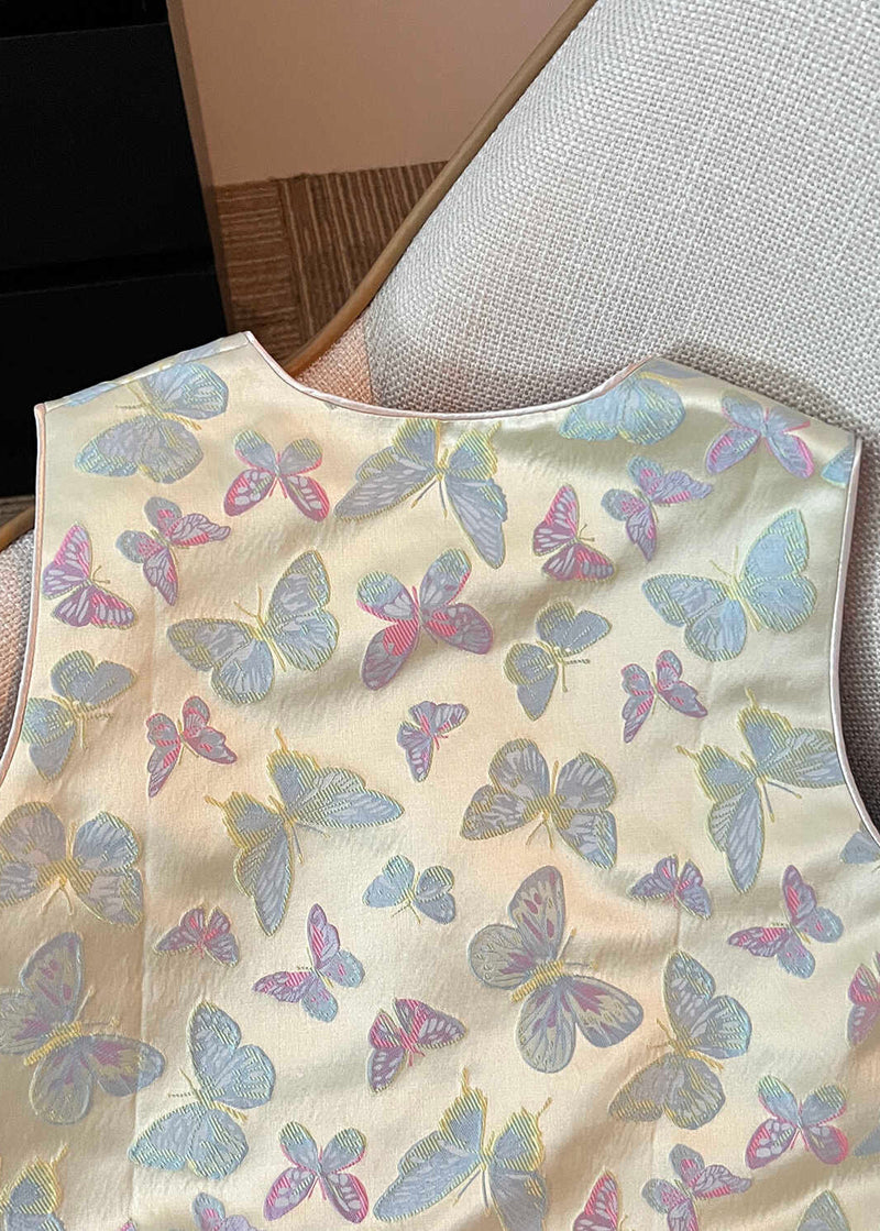 Effortlessly Elegant Garment with a Timeless Design
