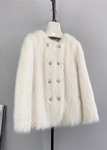 Well Tailored Coat with a Graceful Silhouette