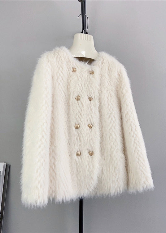 Well Tailored Coat with a Graceful Silhouette