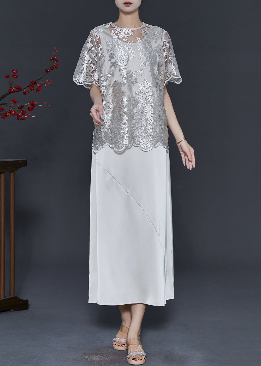 Effortlessly Elegant Dress with a Timeless Design