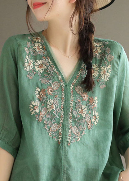 Classic Vintage Blouse with a Flattering Fit
