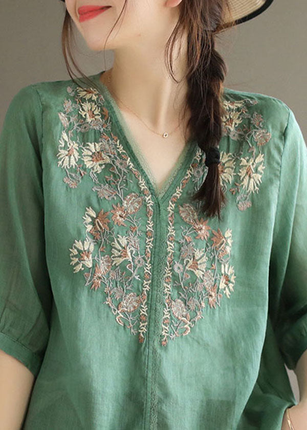 Classic Vintage Blouse with a Flattering Fit
