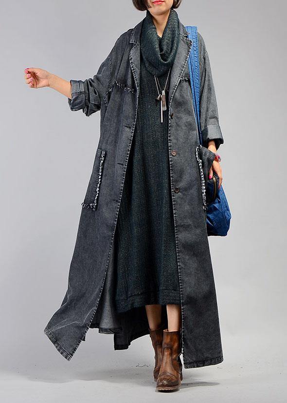 Well Tailored Coat with a Graceful Silhouette