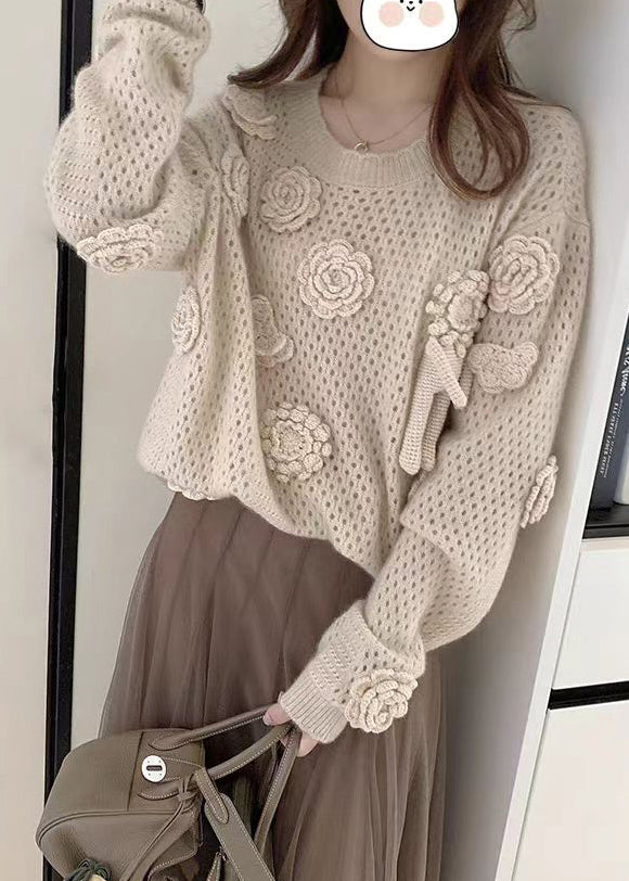 Well Tailored Sweater with a Graceful Silhouette
