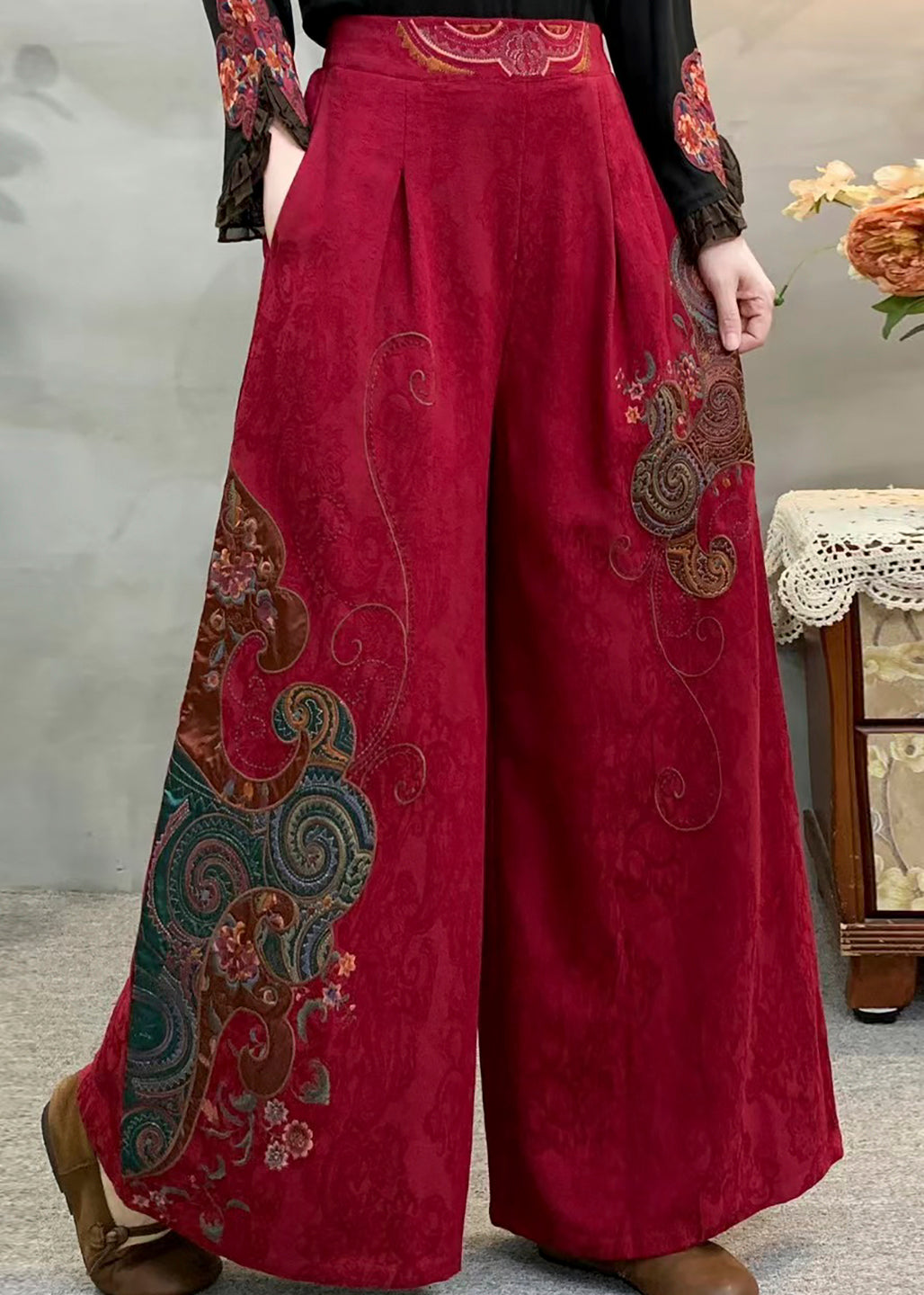 Well Tailored Pants with a Graceful Silhouette