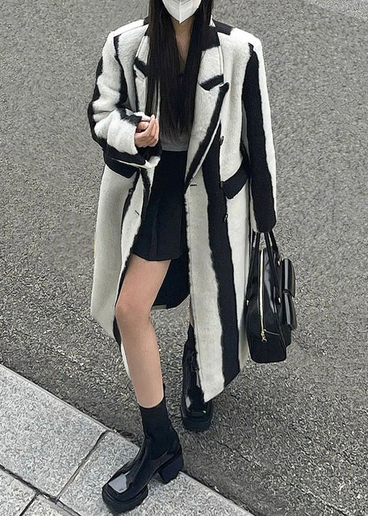Elegantly Styled Coat for Everyday Wear