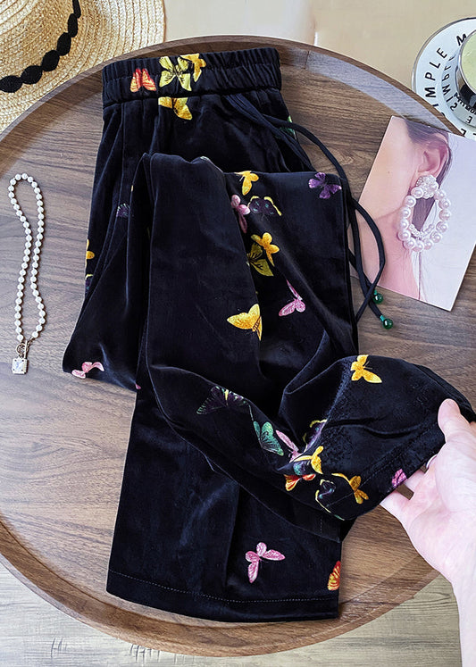 Effortlessly Elegant Pants with a Timeless Design