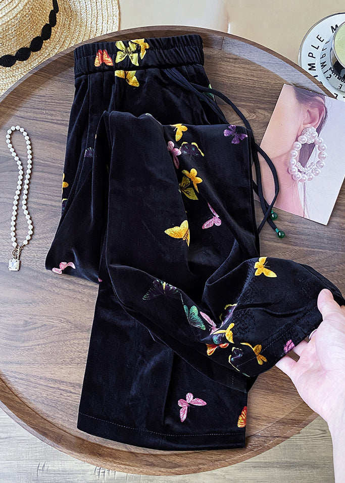 Effortlessly Elegant Pants with a Timeless Design
