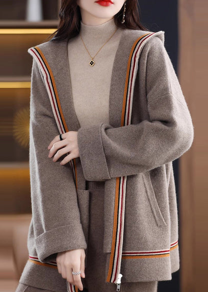 Well Tailored Cardigan with a Graceful Silhouette