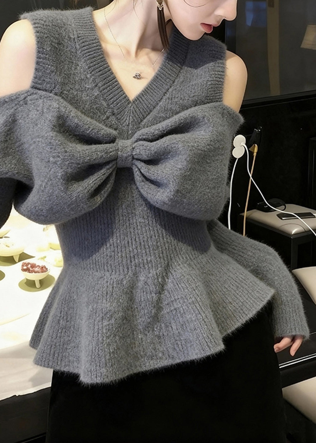 Well Tailored Sweater with a Graceful Silhouette