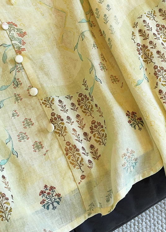 Sophisticated Blouse with a Clean Classic Look