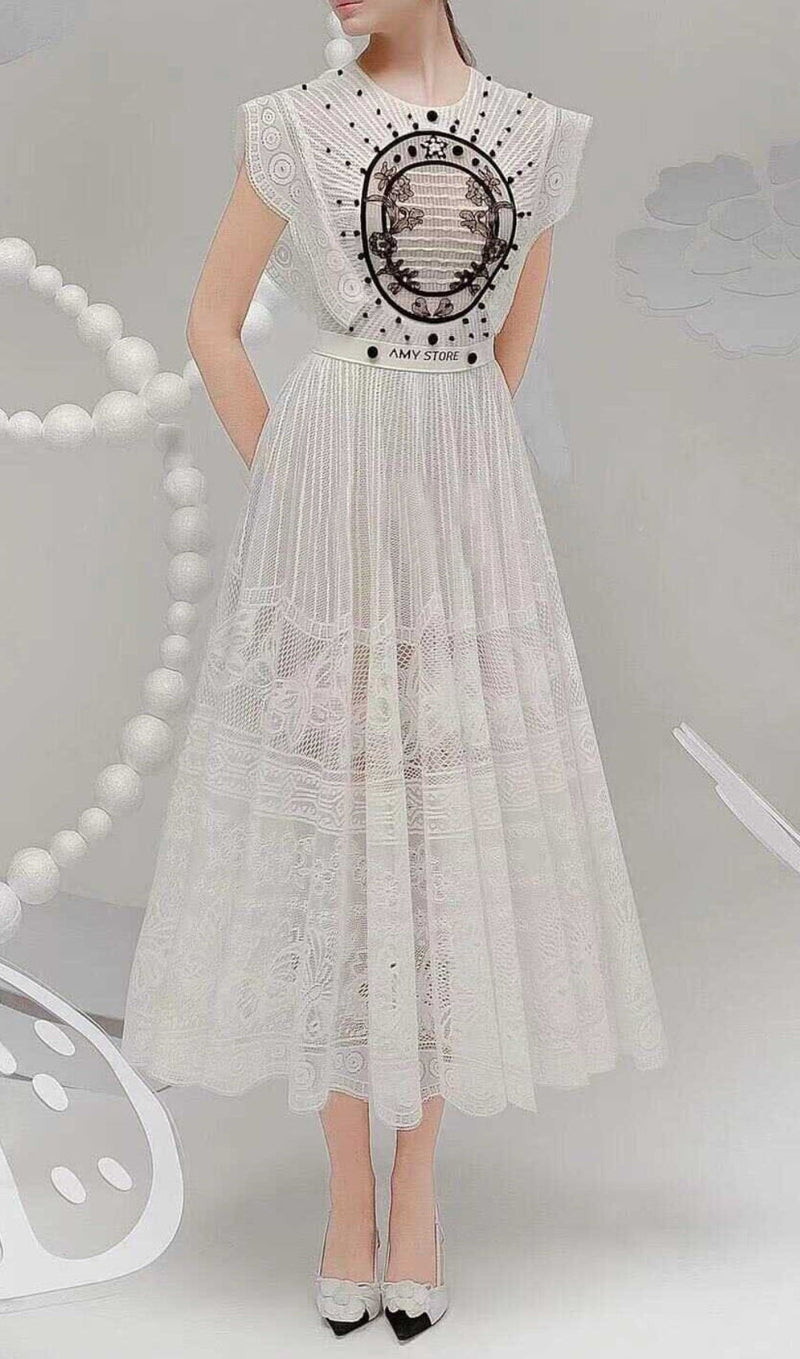 Well Tailored Dress with a Graceful Silhouette