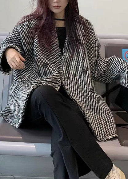 Well Tailored Coat with a Graceful Silhouette