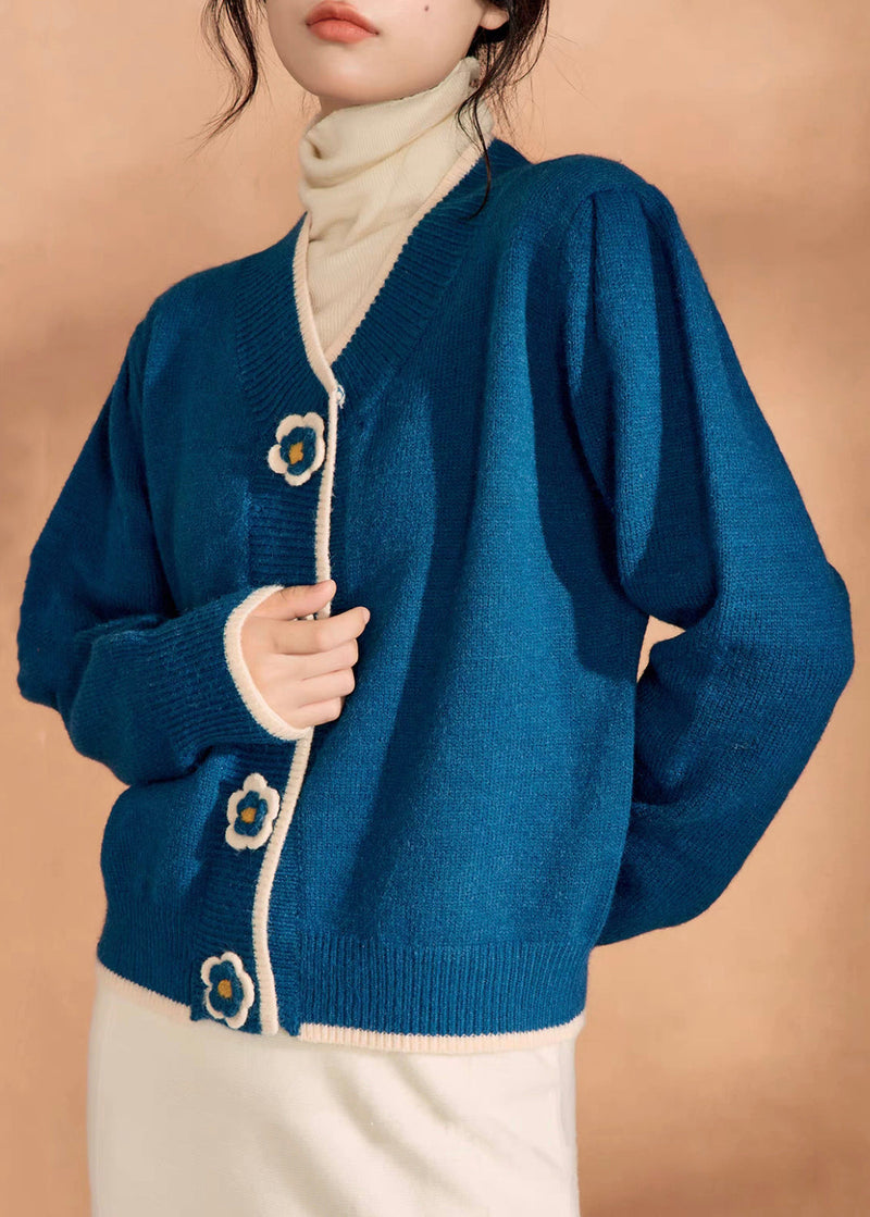 Classic Vintage Sweater with a Flattering Fit