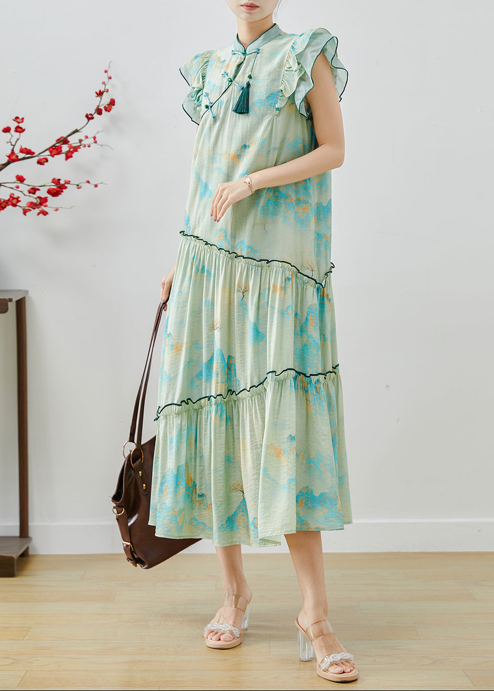 Beautifully Finished Dress in a Timeless Design
