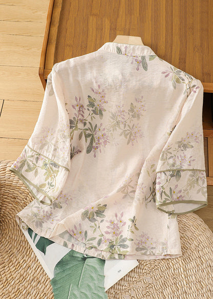 Classic Vintage Blouse with a Flattering Fit