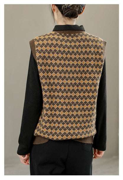 Well Tailored Sweater with a Graceful Silhouette