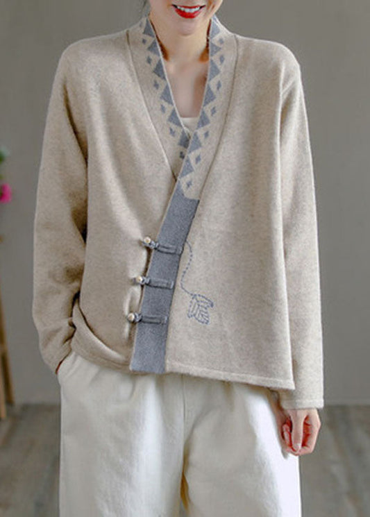 Classic Vintage Sweater with a Flattering Fit