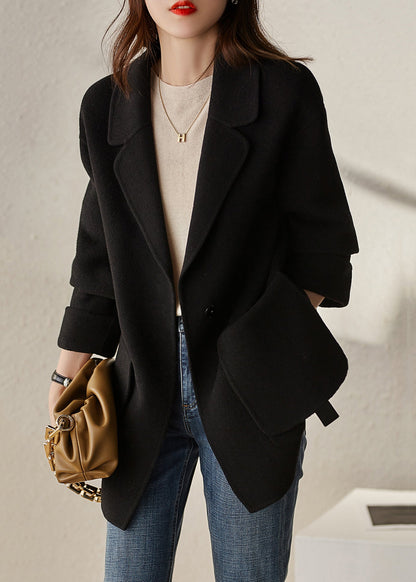Effortlessly Elegant Coat with a Timeless Design