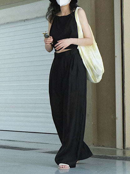 Sophisticated Trousers with a Clean Classic Look
