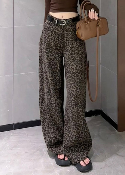 Effortlessly Elegant Pants with a Timeless Design