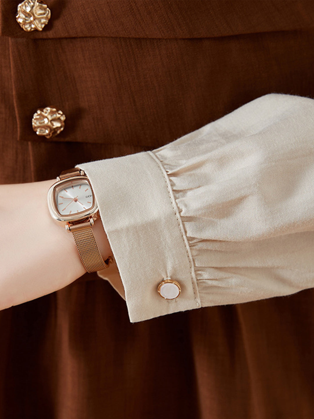 Effortlessly Elegant Dress with a Timeless Design