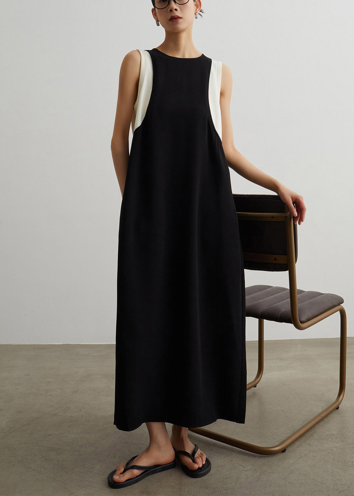 Beautifully Finished Dress in a Timeless Design