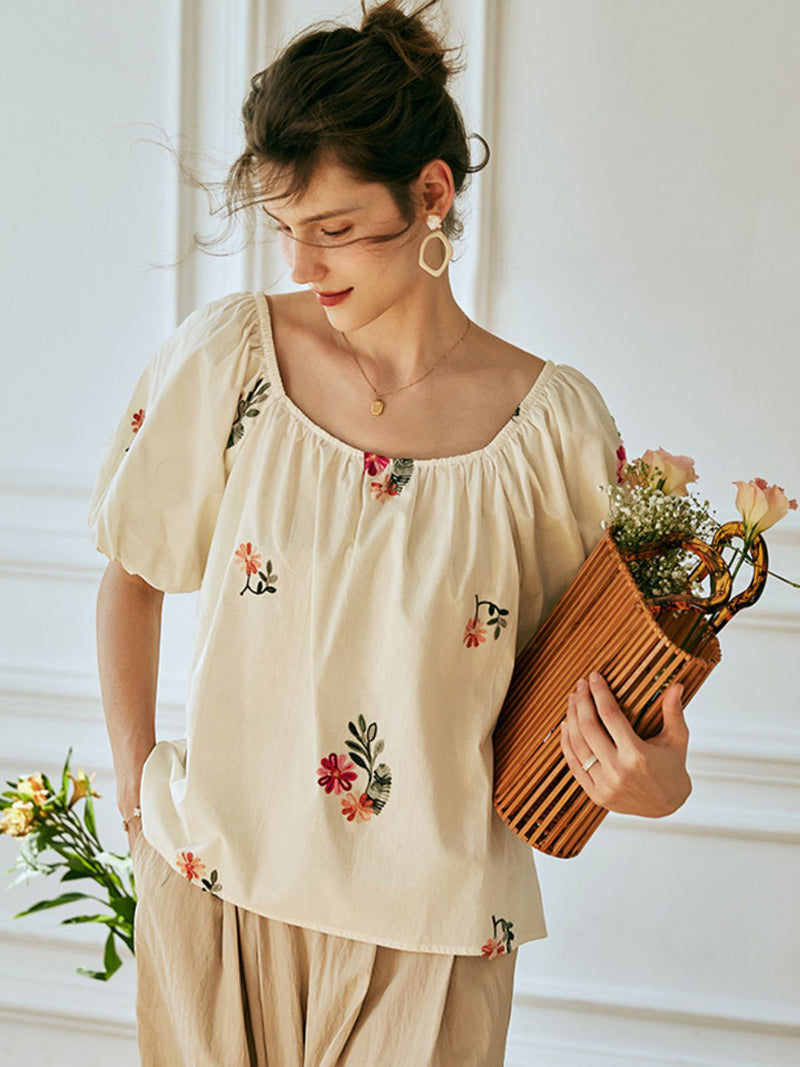 Well Tailored Top with a Graceful Silhouette