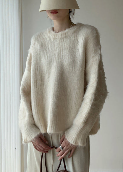 Well Tailored Sweater with a Graceful Silhouette