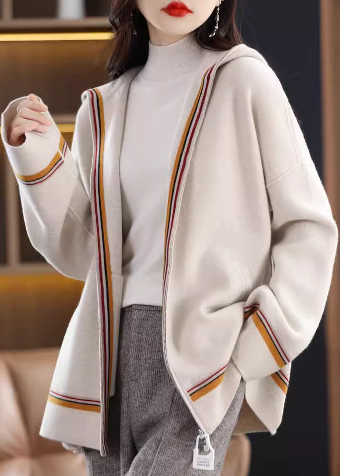 Well Tailored Cardigan with a Graceful Silhouette