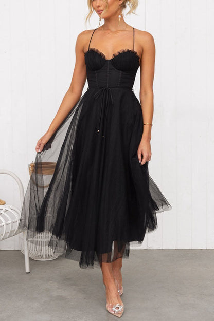 Beautifully Finished Dress in a Timeless Design