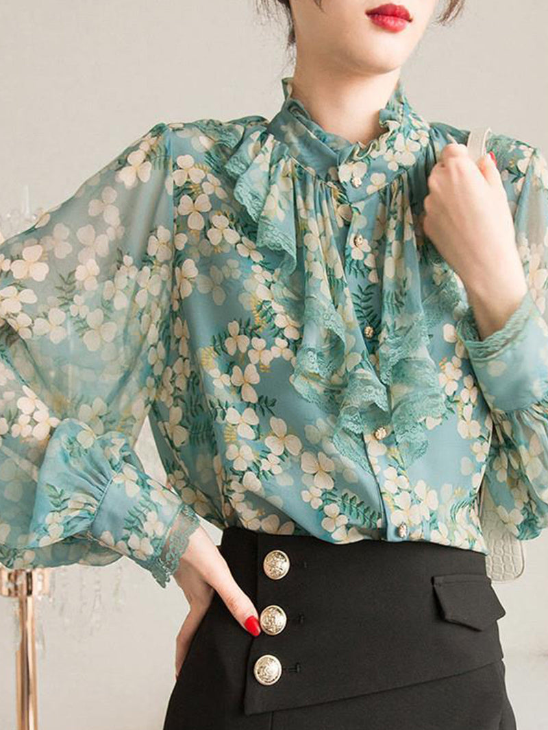 Classic Vintage Blouse with a Flattering Fit