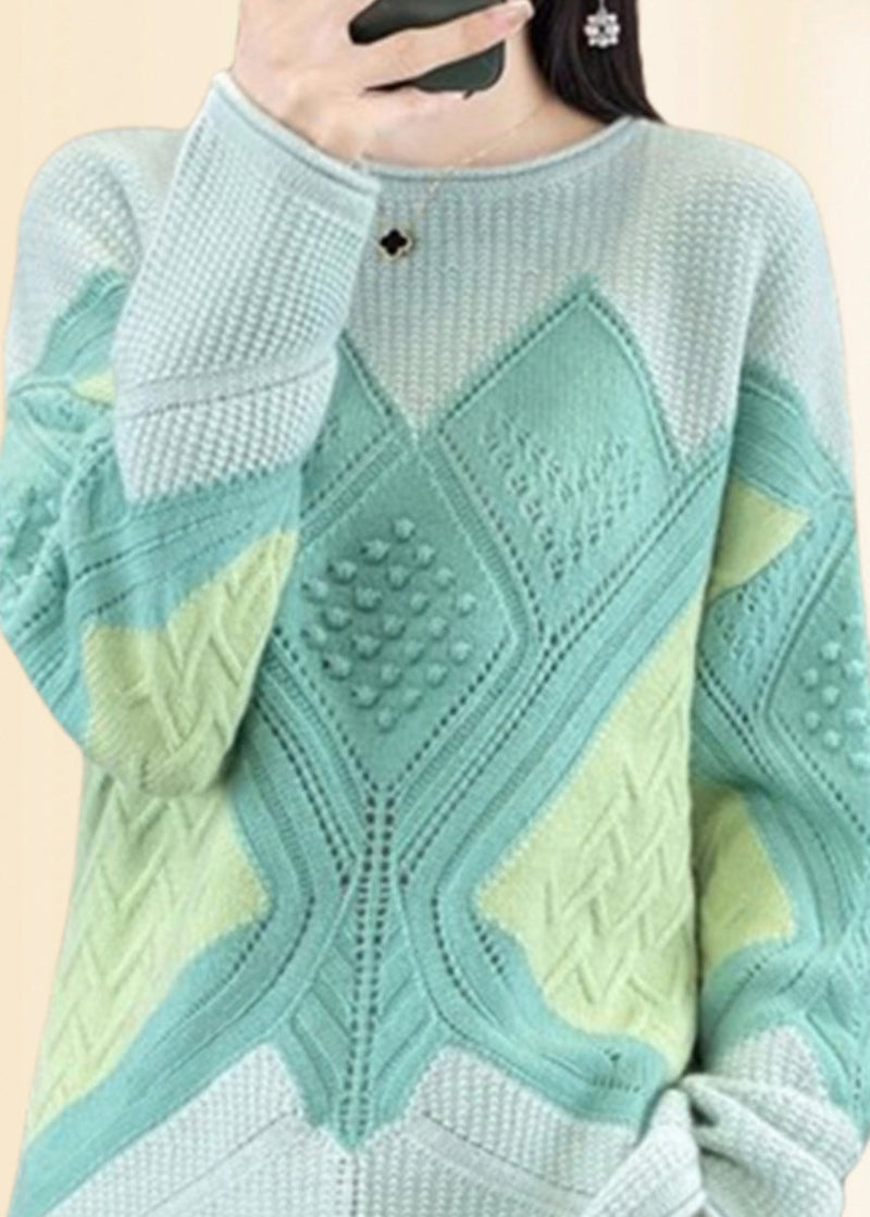 Well Tailored Sweater with a Graceful Silhouette