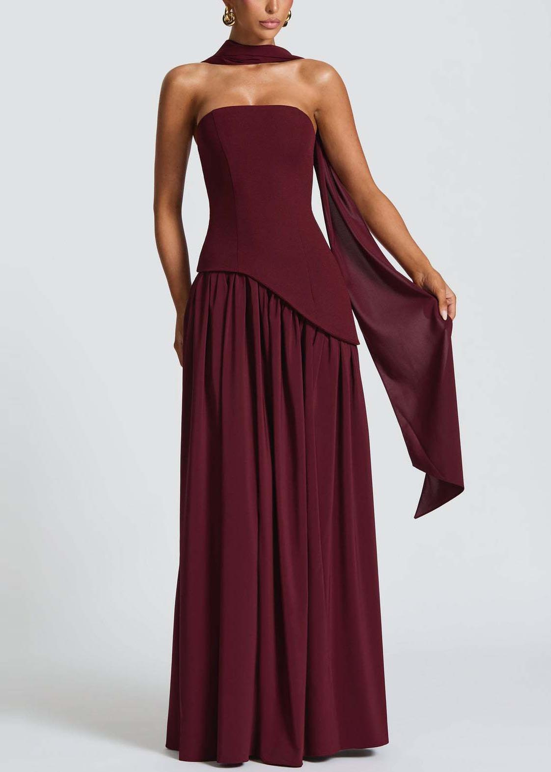 Well Tailored Dress with a Graceful Silhouette