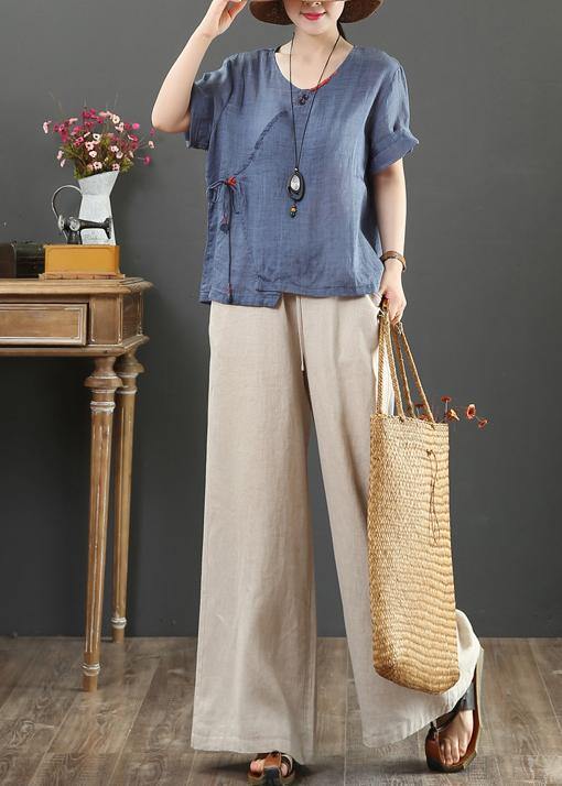 Classic Vintage Blouse with a Flattering Fit