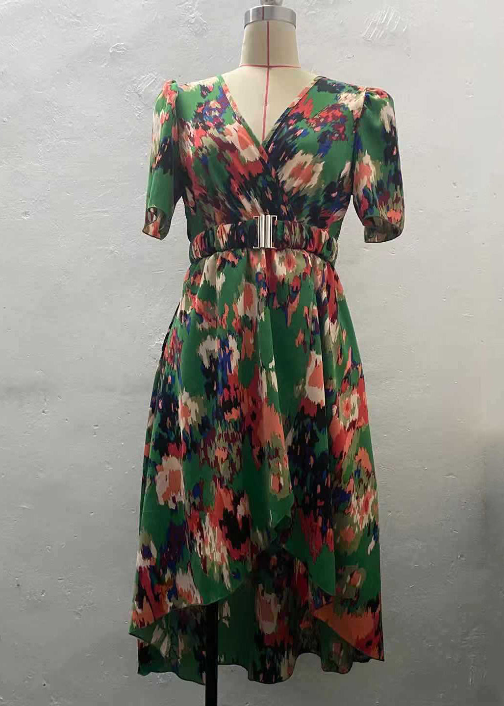 Well Tailored Dress with a Graceful Silhouette