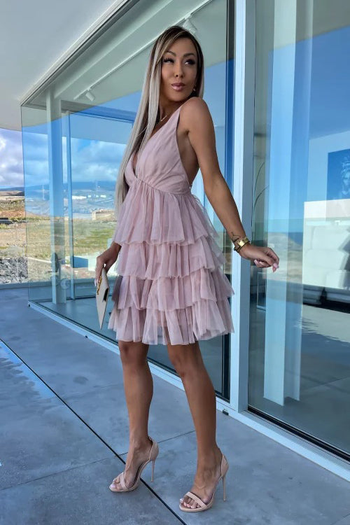 Effortlessly Elegant Dress with a Timeless Design