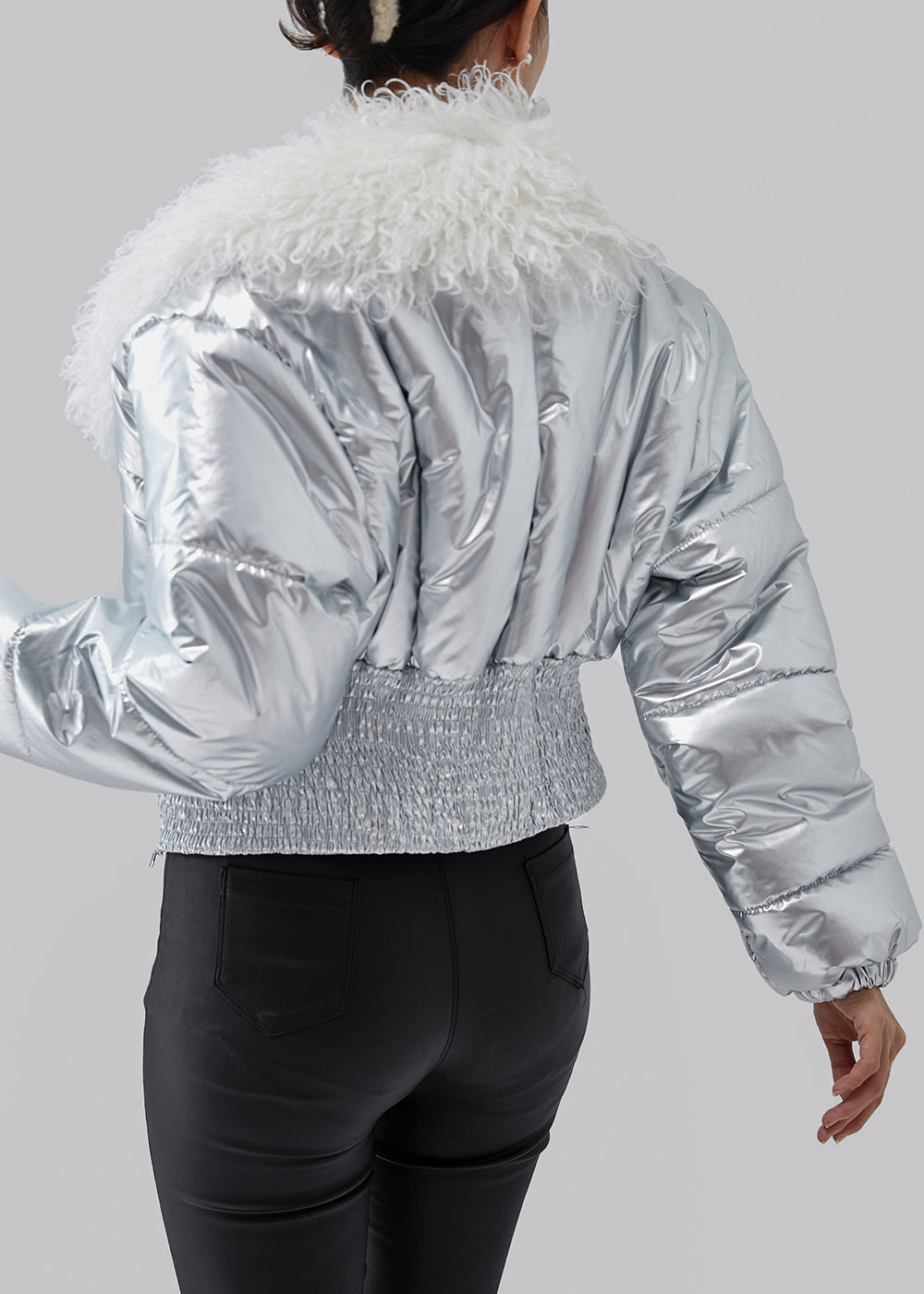 Effortlessly Elegant Jacket with a Timeless Design