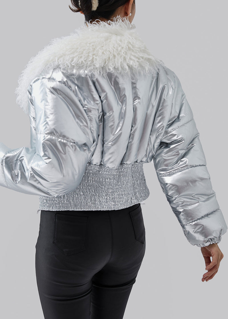Effortlessly Elegant Jacket with a Timeless Design
