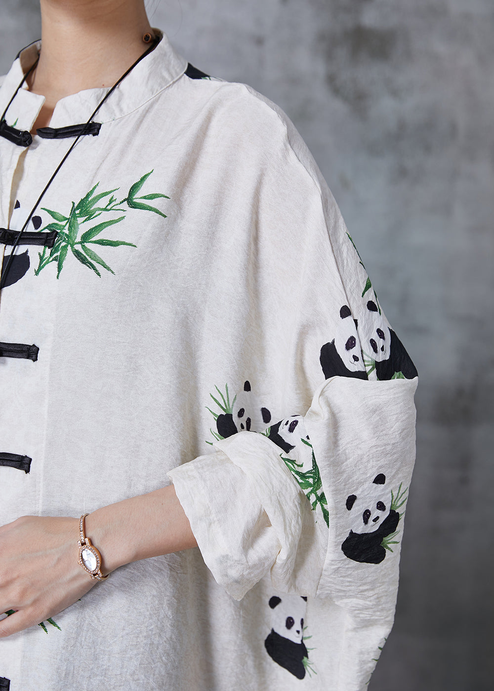 Effortlessly Elegant Blouse with a Timeless Design