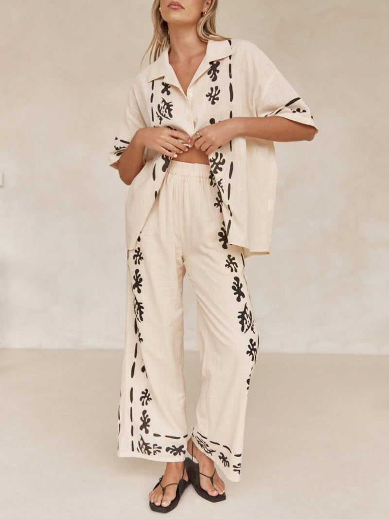 Effortlessly Elegant Pants with a Timeless Design