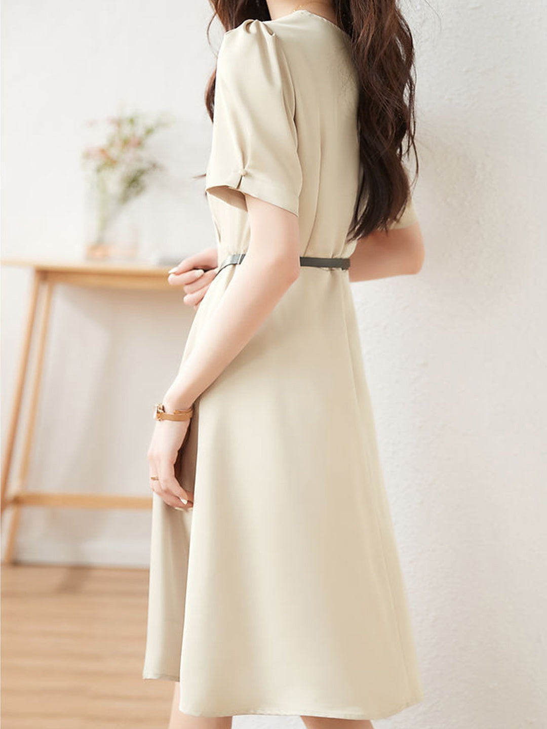 Effortlessly Elegant Dress with a Timeless Design