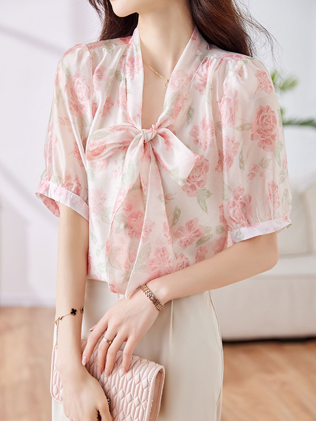 Well Tailored Top with a Graceful Silhouette
