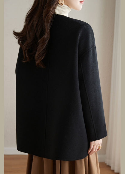 Effortlessly Elegant Coat with a Timeless Design