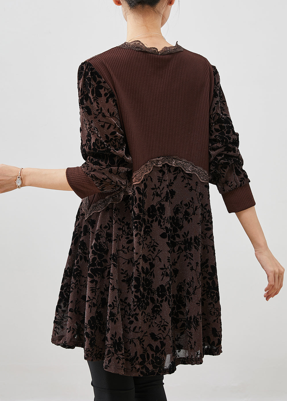 Well Tailored Dress with a Graceful Silhouette